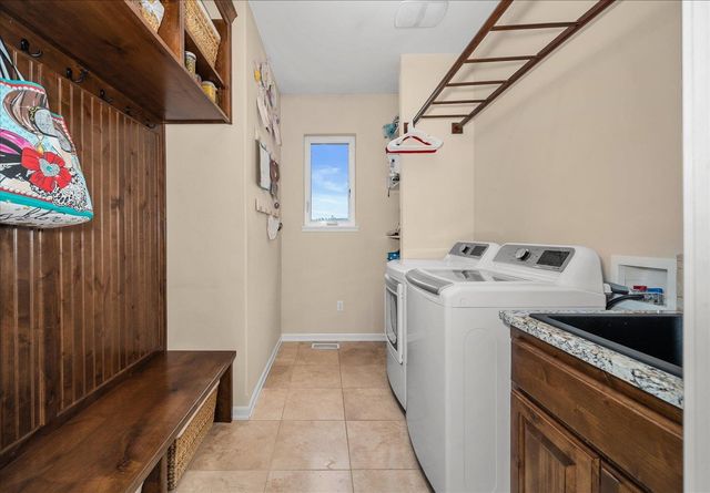 9903 E Peone Landing Ln, Mead, WA 99021