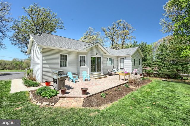 680 CHESTNUT HILL RD, Hanover, PA 17331