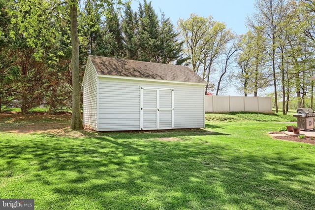 680 CHESTNUT HILL RD, Hanover, PA 17331