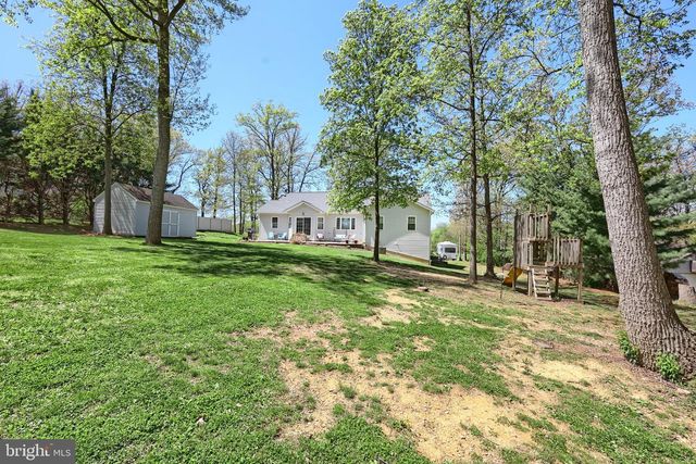 680 CHESTNUT HILL RD, Hanover, PA 17331