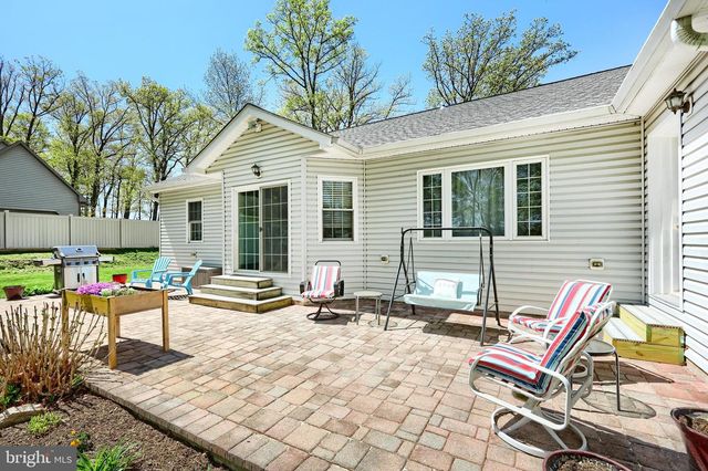 680 CHESTNUT HILL RD, Hanover, PA 17331