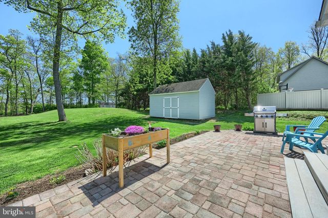 680 CHESTNUT HILL RD, Hanover, PA 17331