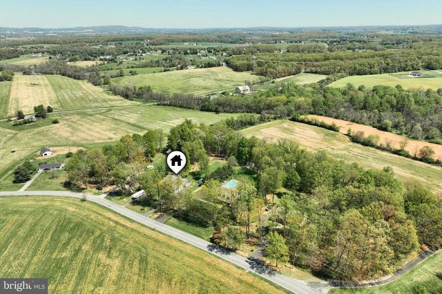 680 CHESTNUT HILL RD, Hanover, PA 17331