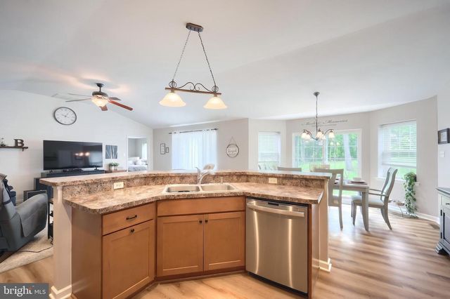 680 CHESTNUT HILL RD, Hanover, PA 17331
