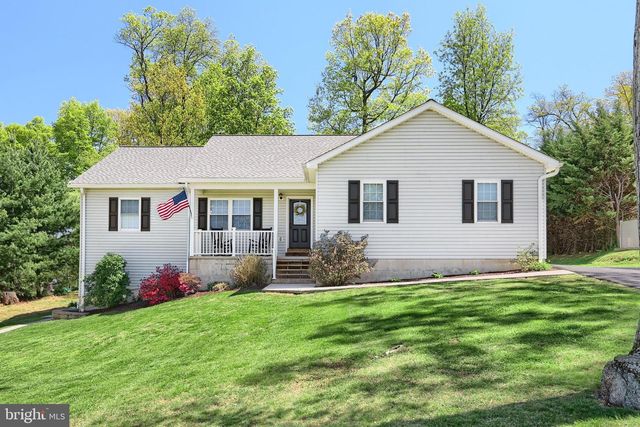 680 CHESTNUT HILL RD, Hanover, PA 17331