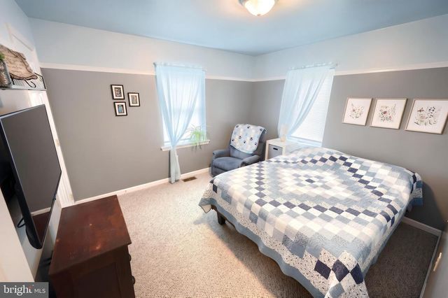 680 CHESTNUT HILL RD, Hanover, PA 17331