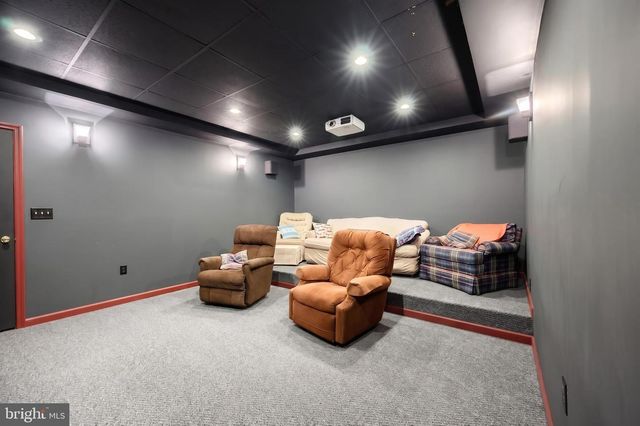 680 CHESTNUT HILL RD, Hanover, PA 17331