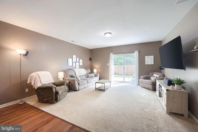 680 CHESTNUT HILL RD, Hanover, PA 17331