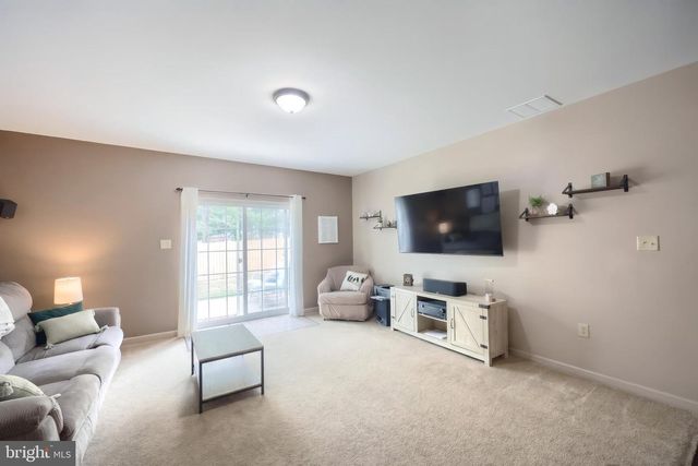 680 CHESTNUT HILL RD, Hanover, PA 17331
