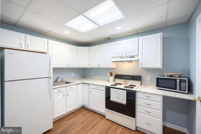 680 CHESTNUT HILL RD, Hanover, PA 17331