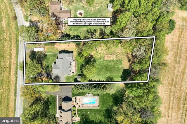 680 CHESTNUT HILL RD, Hanover, PA 17331