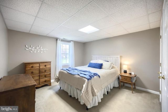680 CHESTNUT HILL RD, Hanover, PA 17331