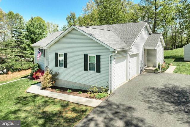 680 CHESTNUT HILL RD, Hanover, PA 17331