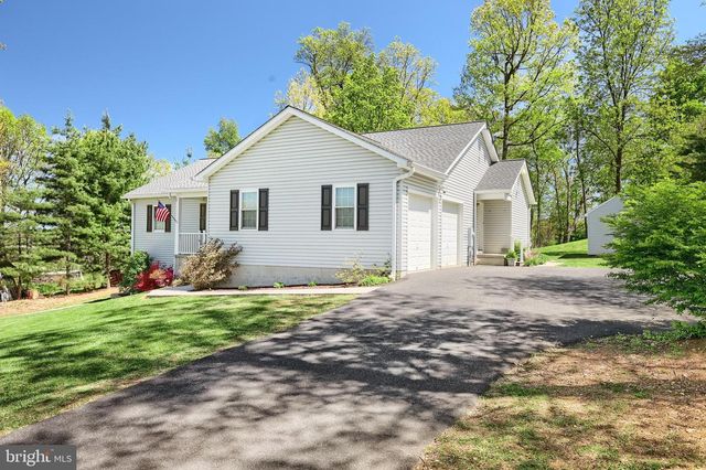 680 CHESTNUT HILL RD, Hanover, PA 17331