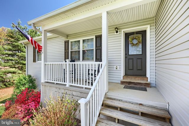 680 CHESTNUT HILL RD, Hanover, PA 17331