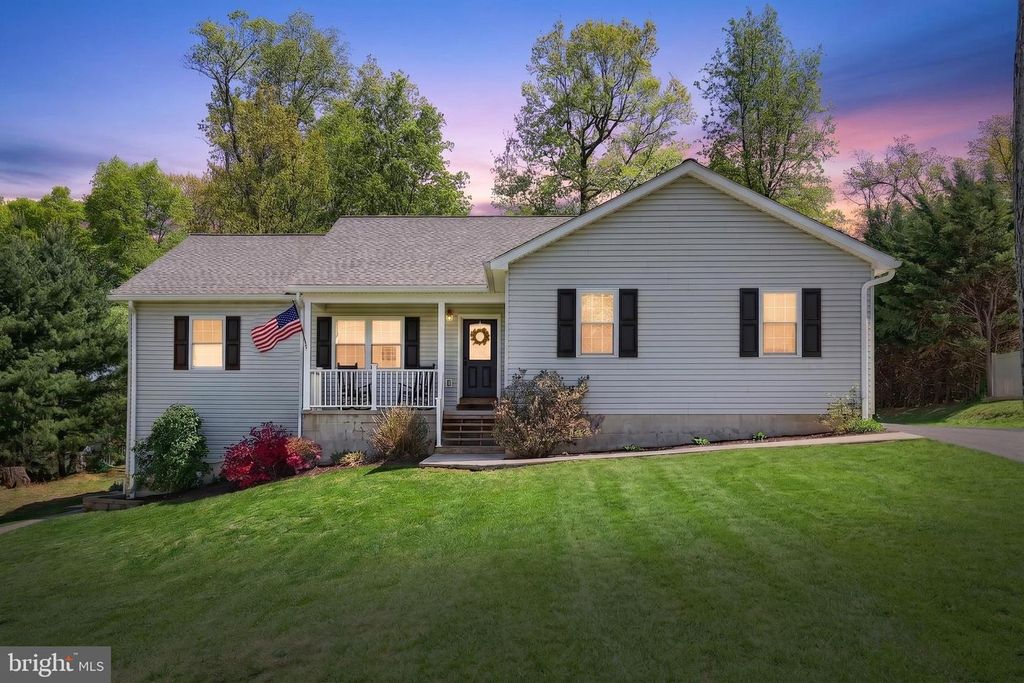 680 CHESTNUT HILL RD, Hanover, PA 17331