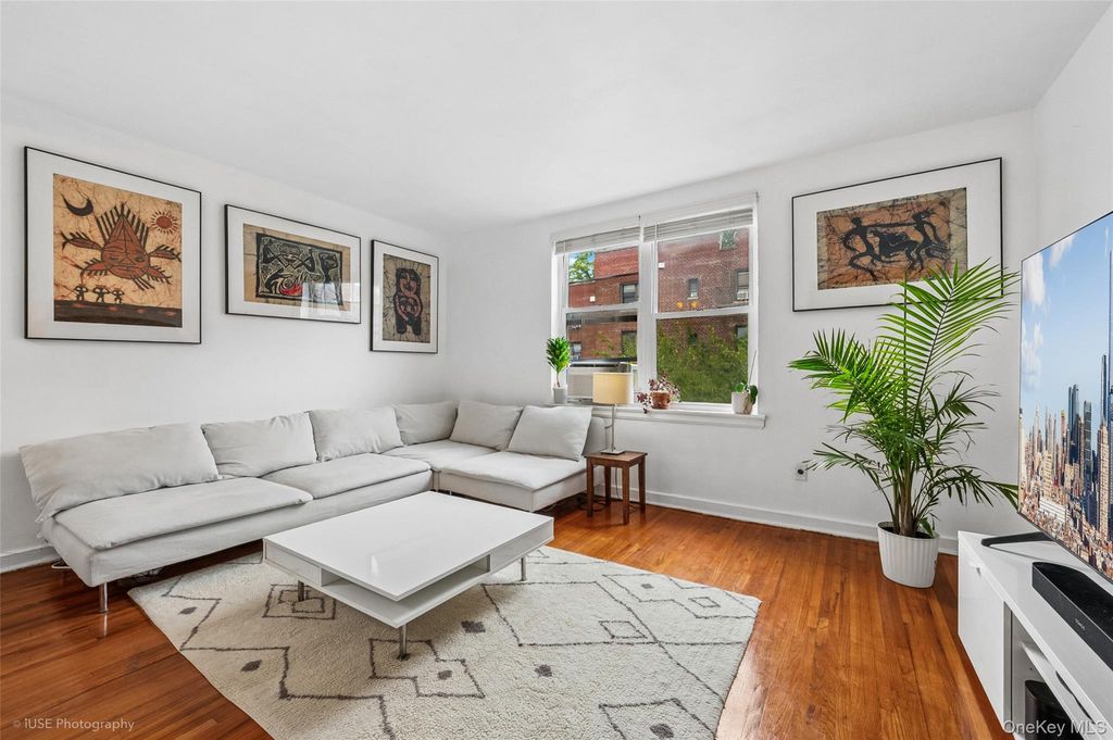 52-18 39th Avenue 3D, Woodside, NY 11377 — exterior