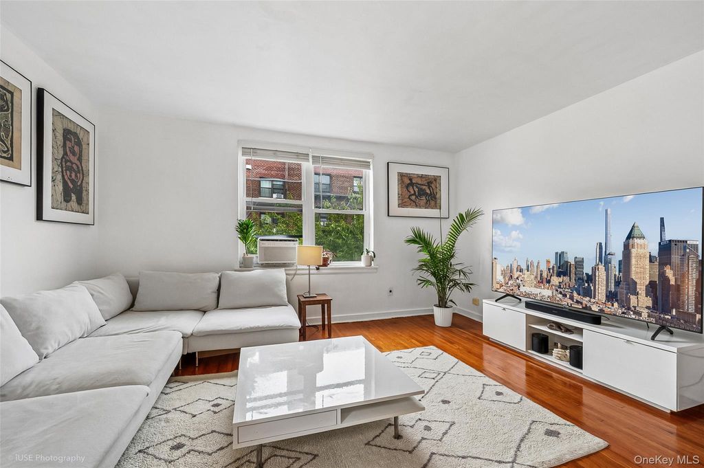 52-18 39th Avenue 3D, Woodside, NY 11377 — photo 2