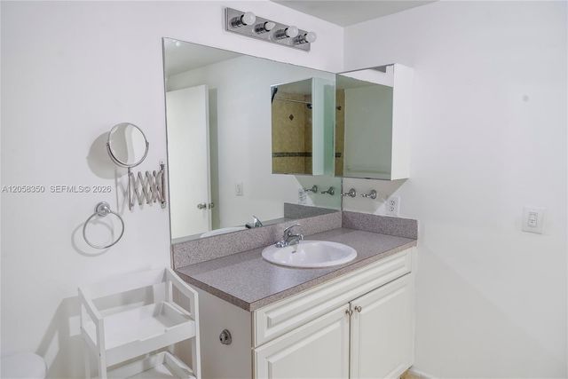 1 Glen Royal Pkwy 809, Miami, FL 33125