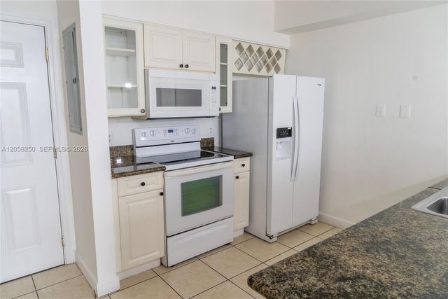 1 Glen Royal Pkwy 809, Miami, FL 33125