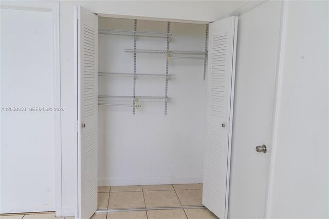 1 Glen Royal Pkwy 809, Miami, FL 33125