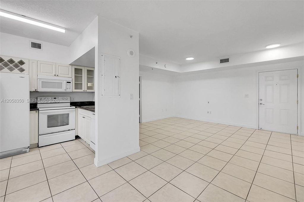 1 Glen Royal Pkwy 809, Miami, FL 33125