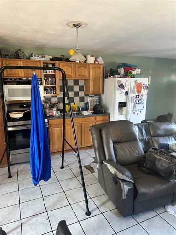 5 Washington Avenue, Cranston, RI 02920