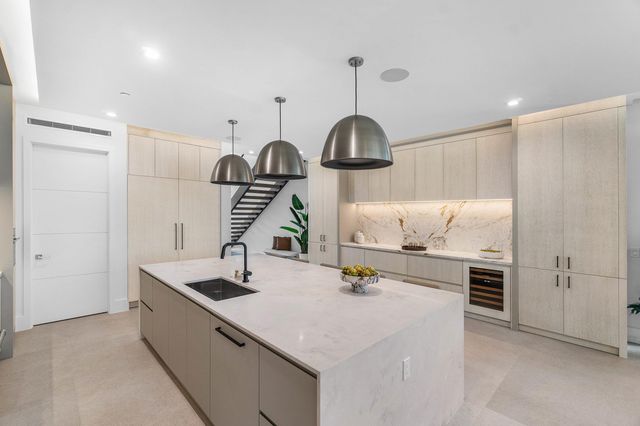 810 Palm Trail, Delray Beach, FL 33483