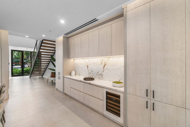 810 Palm Trail, Delray Beach, FL 33483