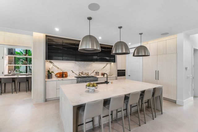 810 Palm Trail, Delray Beach, FL 33483