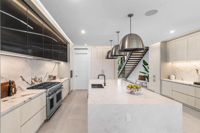 810 Palm Trail, Delray Beach, FL 33483