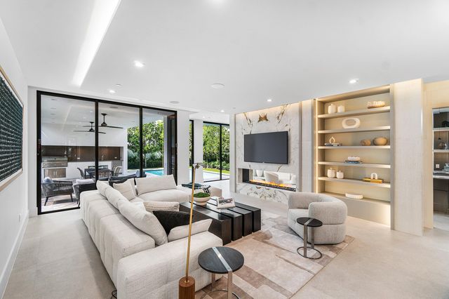 810 Palm Trail, Delray Beach, FL 33483