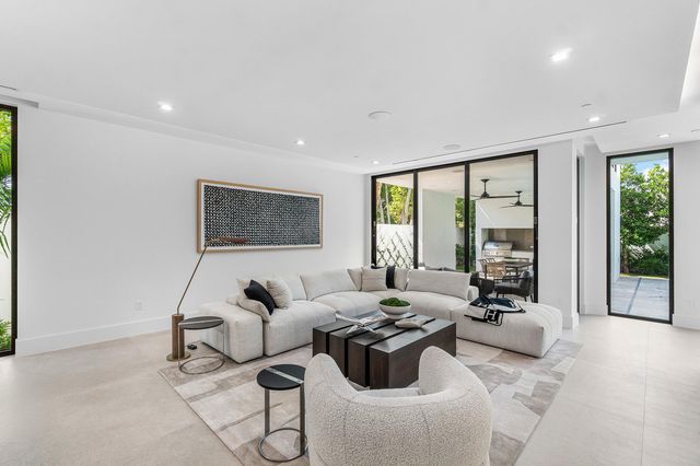 810 Palm Trail, Delray Beach, FL 33483