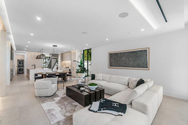 810 Palm Trail, Delray Beach, FL 33483