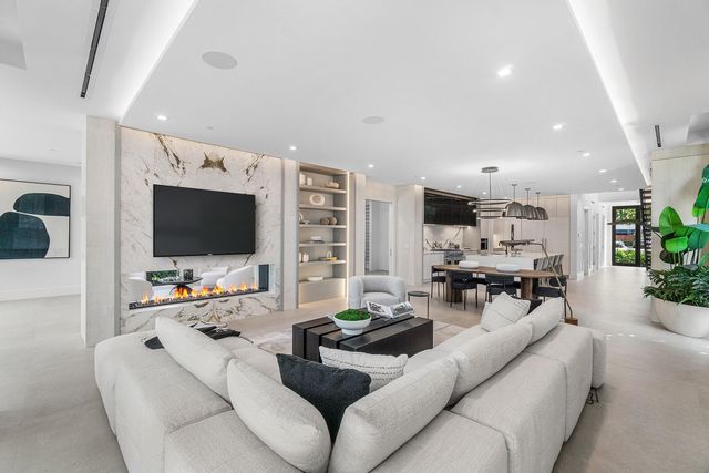 810 Palm Trail, Delray Beach, FL 33483