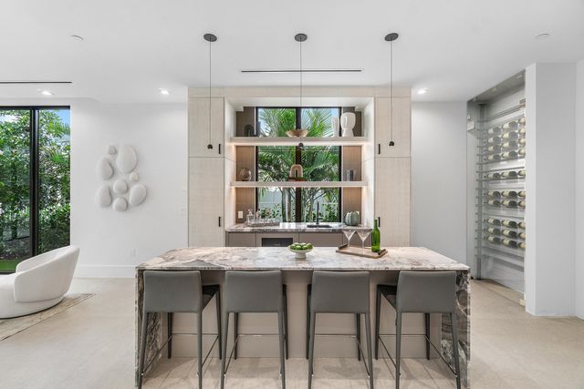 810 Palm Trail, Delray Beach, FL 33483