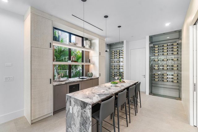 810 Palm Trail, Delray Beach, FL 33483