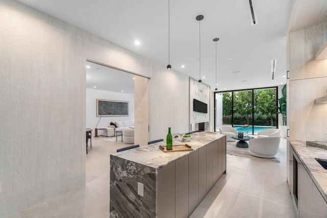 810 Palm Trail, Delray Beach, FL 33483