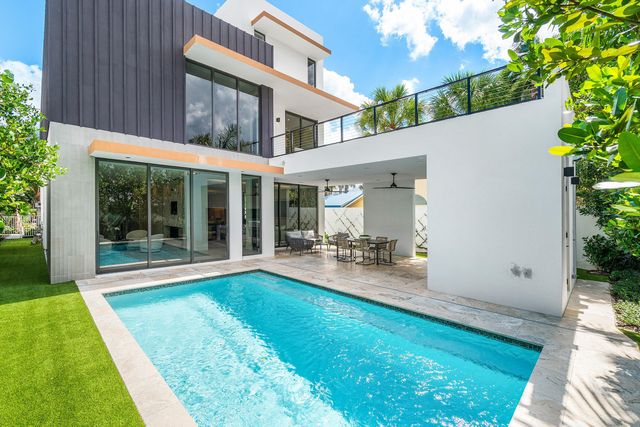 810 Palm Trail, Delray Beach, FL 33483