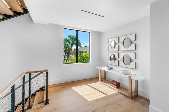 810 Palm Trail, Delray Beach, FL 33483