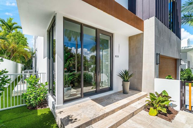 810 Palm Trail, Delray Beach, FL 33483