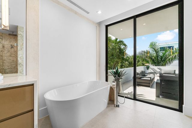 810 Palm Trail, Delray Beach, FL 33483