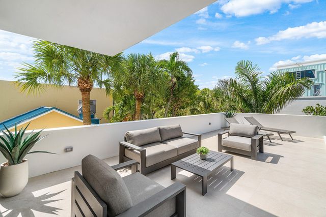 810 Palm Trail, Delray Beach, FL 33483