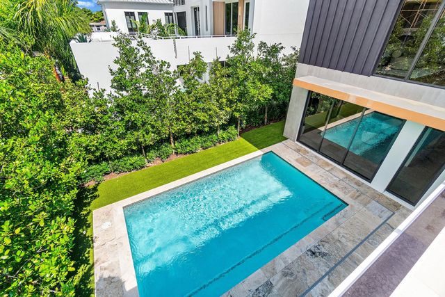 810 Palm Trail, Delray Beach, FL 33483