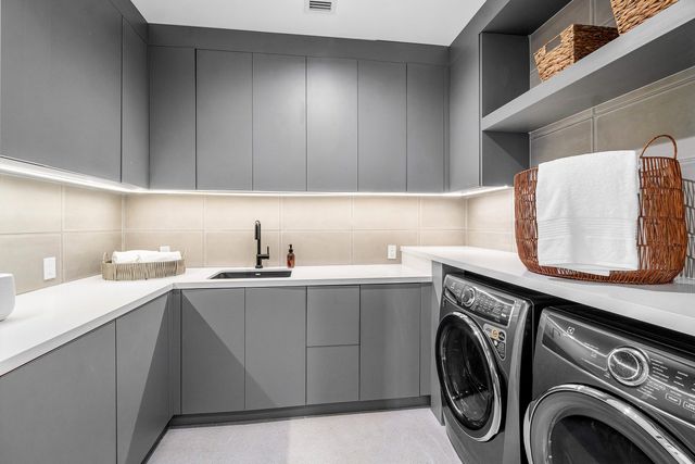 810 Palm Trail, Delray Beach, FL 33483