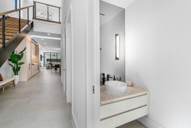 810 Palm Trail, Delray Beach, FL 33483