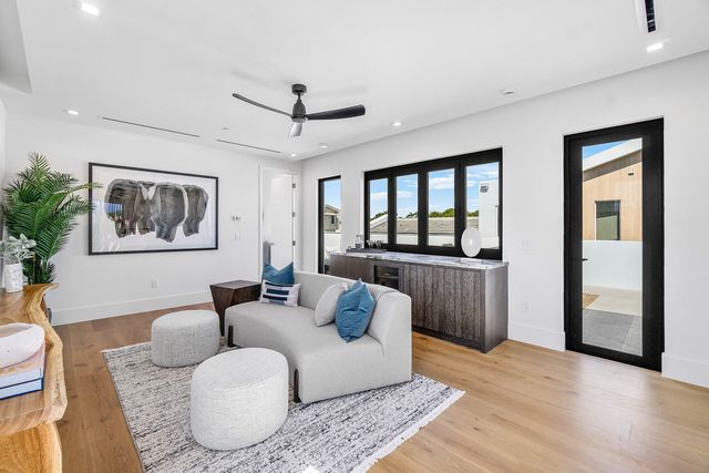 810 Palm Trail, Delray Beach, FL 33483