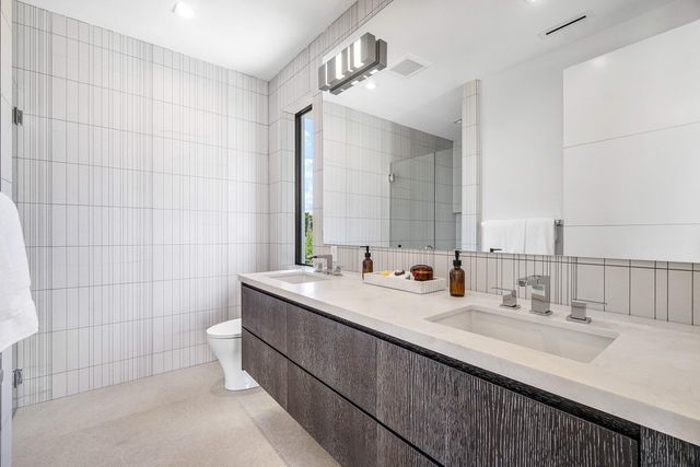 810 Palm Trail, Delray Beach, FL 33483