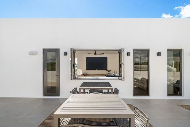 810 Palm Trail, Delray Beach, FL 33483