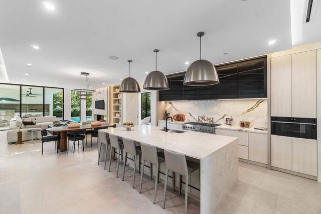 810 Palm Trail, Delray Beach, FL 33483